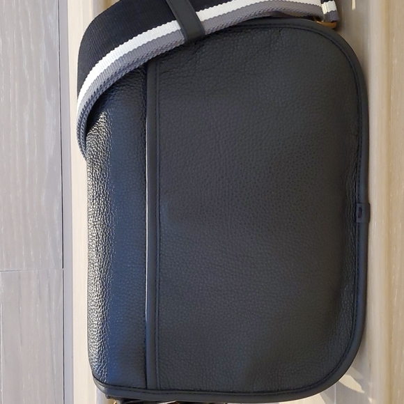 Marc Jacobs Retro Crossbody Messenger Bag in Black and Gold - Picture 5 of 11